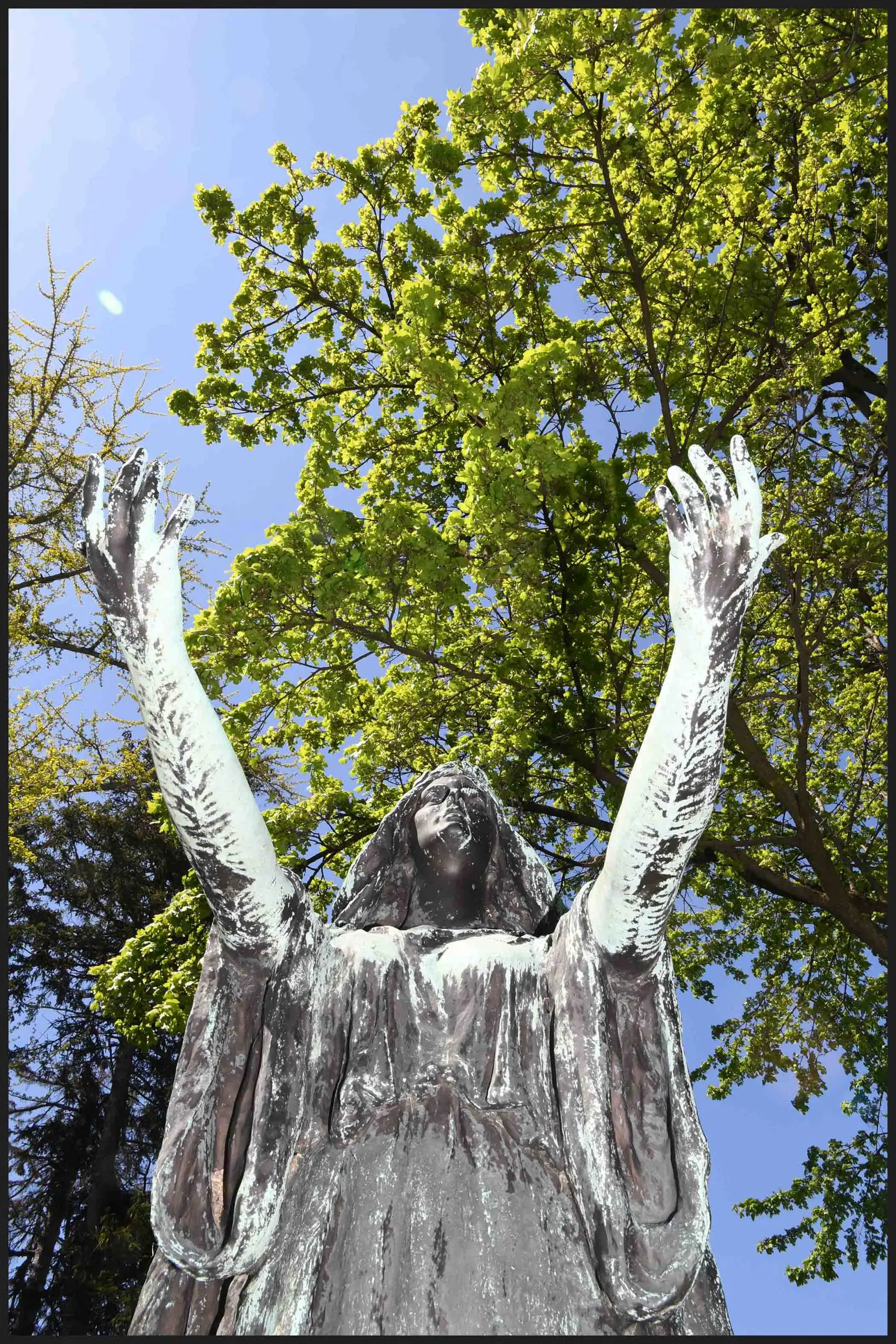 Village Voice article about Woodlawn Cemetery written and photographed by Jim Burger